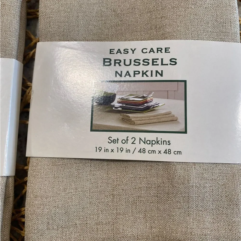 2 NEW SETS OF 4 EASY CARE BRUSSELS NAPKINS TAN 19” x 19”